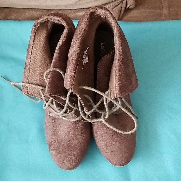 Mossimo Olive Brown Wedge Platform Ankle Bootie - Picture 5 of 6